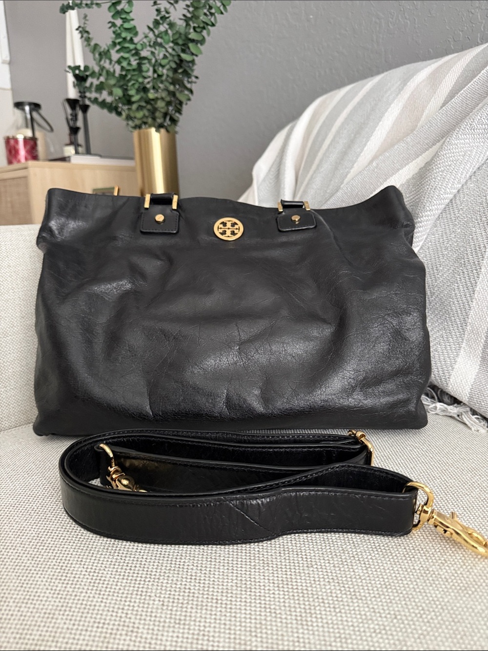 Tory Burch Black Leather Logo Tote with Gold Hardware - Picture 4 of 10